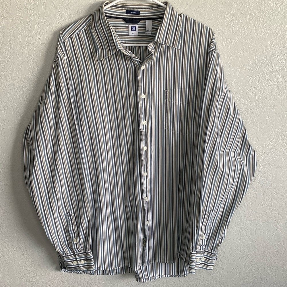 GAP men’s button-down dress shirt